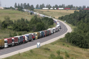 trucks-on-border