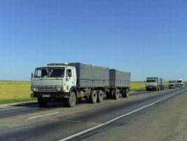 Russia_Trucks_on_the_road