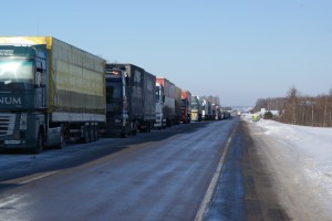 trucks-on-border