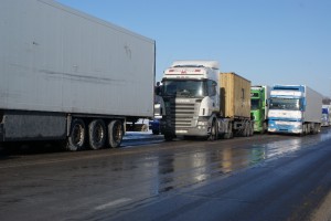 trucks-on-border