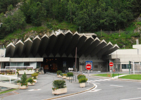 Chamonix_-_Mont_Blanc_Tunnel_Entrance