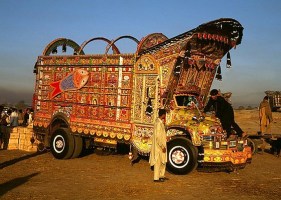 pakistans_decorated_vehicles