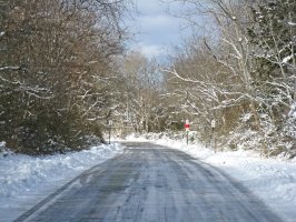 snow-icy-hbee-road_2-778535