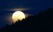 DSC03948 Full moon rises at Lava Beds