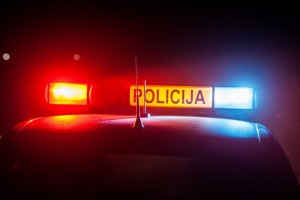 policijos-automobilis-nakti-63236932