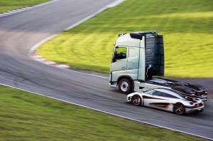 Volvo FH vs Koeningsegg One 1 , SPOON , Volvo Trucks